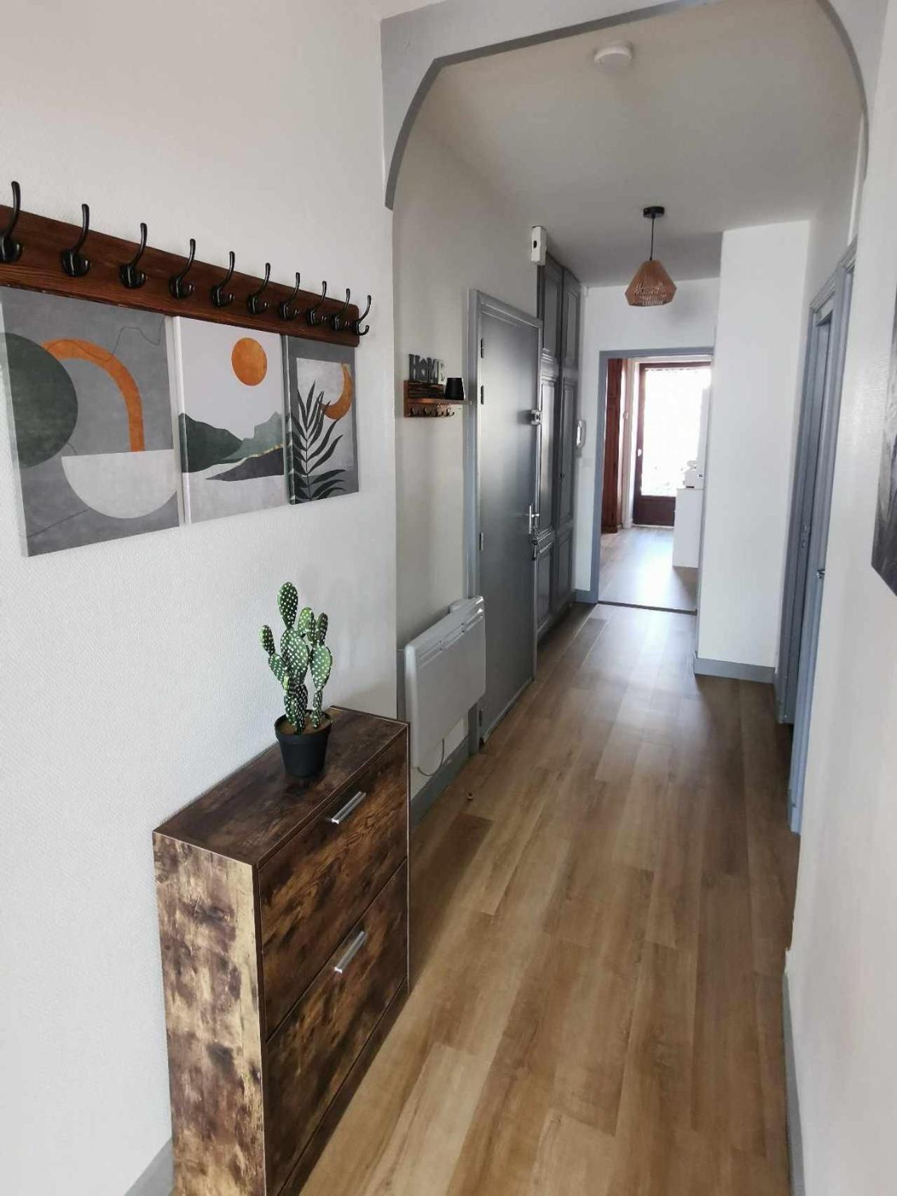 Bel Appartement De 1 A 7 Personnes Ambert Luaran gambar